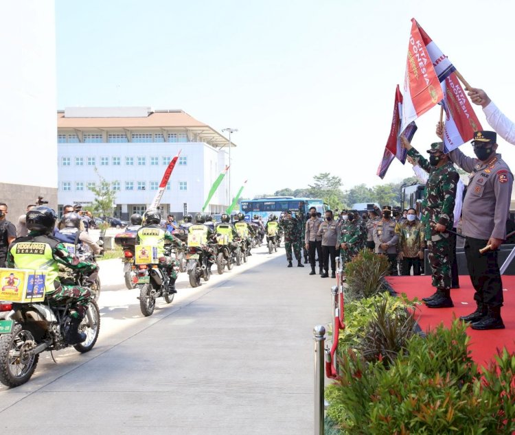 Polri Sebar 458 Ton Beras dan 15.000 Paket Sembako untuk Masyarakat Banten Terdampak PPKM Darurat