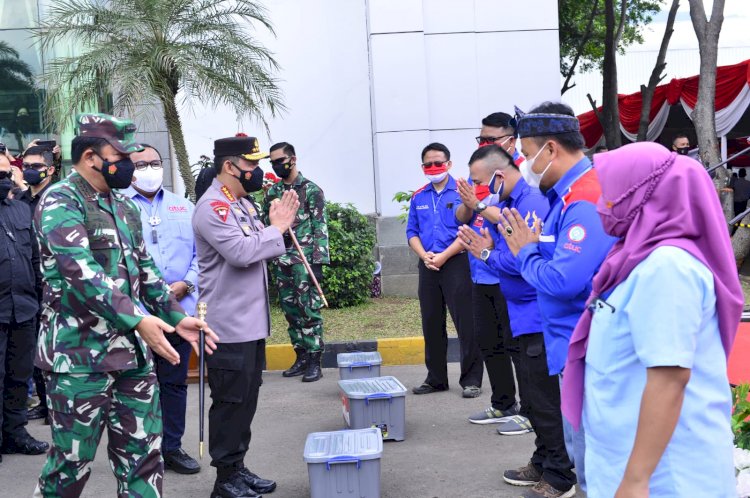 Tinjau Vaksinasi Massal KSPSI di Sumedang, Kapolri: Kesehatan Buruh Terjaga Ekonomi Bertumbuh