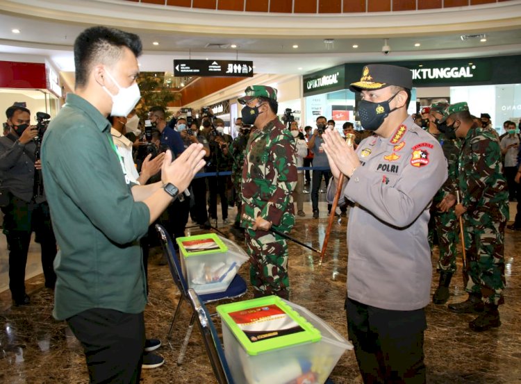 Tinjau Serbuan Vaksin di Kalbar, Kapolri Tekankan Penguatan Prokes dan Percepatan Vaksinasi