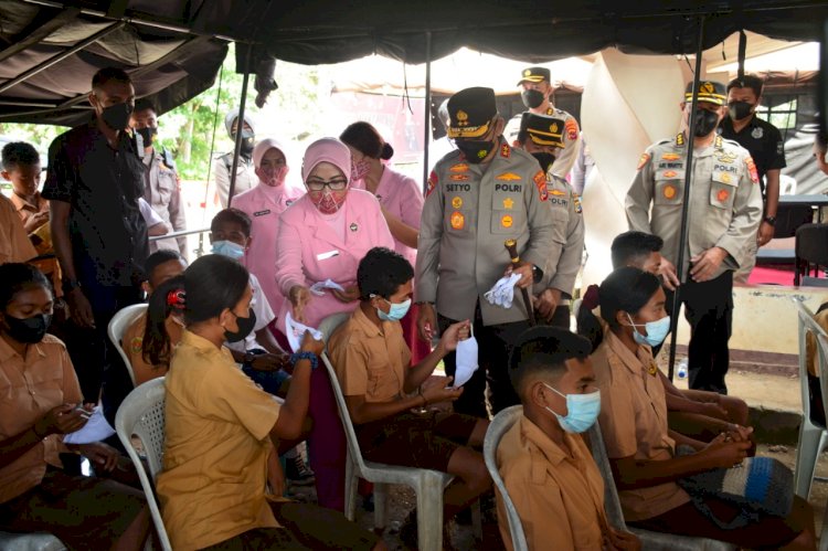 Tinjau Vaksinasi Serentak Di TTU, Kapolda NTT Apresiasi Antusiasme Masyarakat yang Ambil Bagian