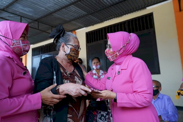 Tatap Muka dengan Bhayangkari Cabang Rote Ndao, Ketua Bhayangkari Daerah NTT Beri Tali Asih