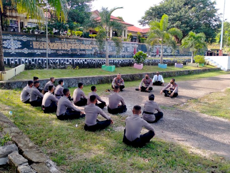 Kapolres Rote Ndao Berikan Arahan Kepada Polwan Dan Bintara Remaja