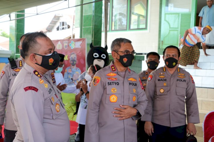 Tinjau Pelaksanaan Vaksinasi Serentak, Kapolda NTT Harap Masyarakat Tidak Takut dan Ragu Untuk di Vaksin