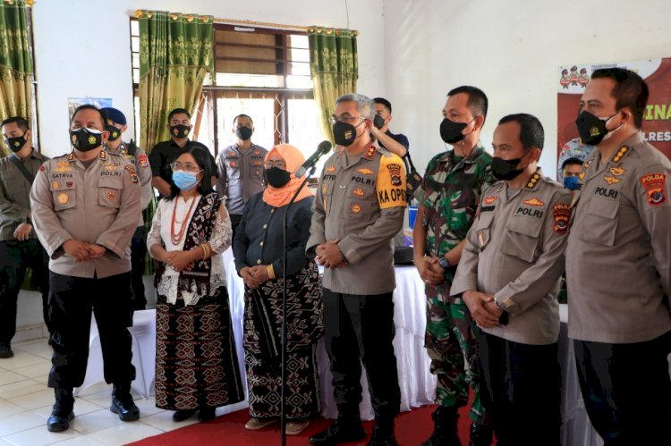 Tinjau Vaksinasi Di SD Negeri Kelapa Lima, Kapolda NTT Laporkan Perkembangan Penganan Covid-19 Kepada Kapolri