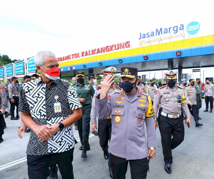 Tinjau Kalikangkung, Kapolri Imbau Pemudik Tak Paksakan Berkendara dalam Kondisi Lelah Demi Keselamatan