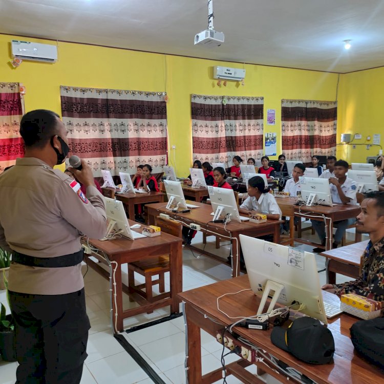 Sambangi Sekolah, Sat Binmas Polres Rote Ndao Sosialisasikan Operasi Bina Kusuma