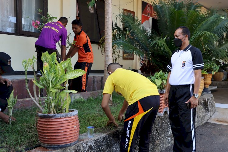 Jaga Kebersihan Mako, Personel Polres Rote Ndao Laksanakan Korvei