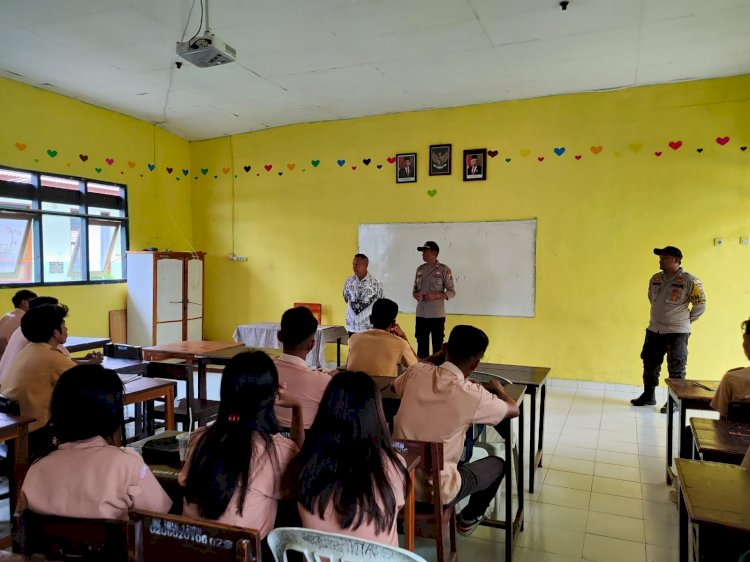 Ciptakan Agen Kamtibmas di Lingkungan Sekolah, Kapolsek Rote Timur Masuk Sekolah Berikan Himbauan