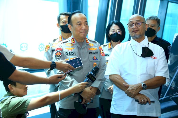 Polri Percantik Bandara Soetta dengan Lukisan Karya Para Difabel