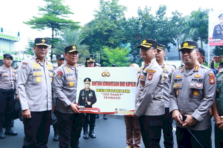 Ribuan Paket Sembako dari Kapolri Disebar ke Masyarakat di Slum Area Jaksel