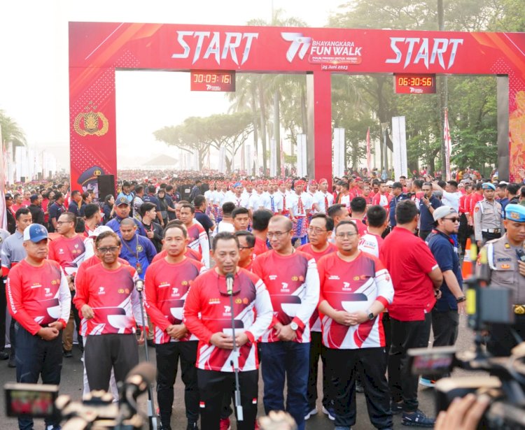 Fun Walk dengan Lintas Elemen, Kapolri Gaungkan Jaga Persatuan-Kesatuan Bangsa