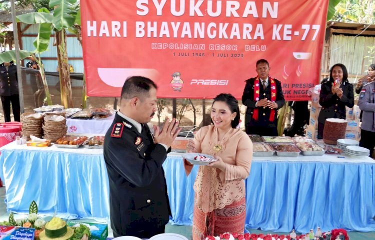 Sederhana dan Hanya Beralaskan Tikar, Kapolres Belu, AKBP Richo N.D Simanjuntak Rayakan Hari Jadi Bhayangkara ke 77 Bersama Warga Perbatasan