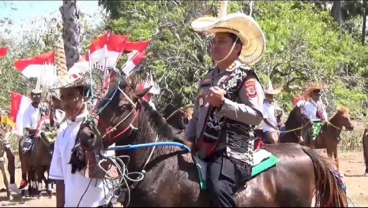 Dengan Cara Unik, Warga Gelar Upacara Bendera Peringati HUT RI 78 Dengan Pasukan Berkuda
