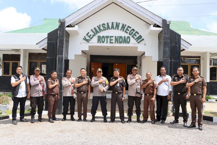 Perkuat Silaturahmi dan Sinergitas, Kapolres Rote Ndao Berkunjung ke Kantor Kejaksaan Negeri Rote