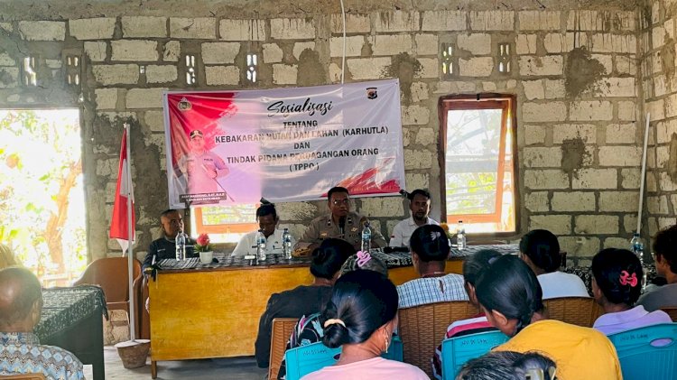 Kapolsek Rote Timur Berikan Materi Penyuluhan Karhutlah dan TPPO Kepada Warga Desa Pengodua Dan Desa Lakamola