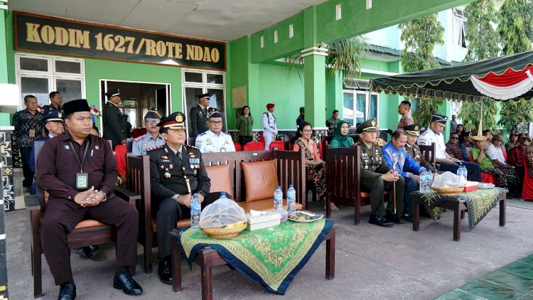 Puncak Perayaan HUT TNI ke-78 Tahun 2023, Kapolres Rote Ndao Hadiri Upacara Yang Digelar di Kodim 1627