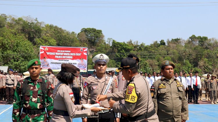 Kesiapan Personel Dalam Rangka Pemilu Serentak Tahun 2023-2024, Polres Rote Ndao Laksanakan Apel Gelar Pasukan Operasi Mantap Brata