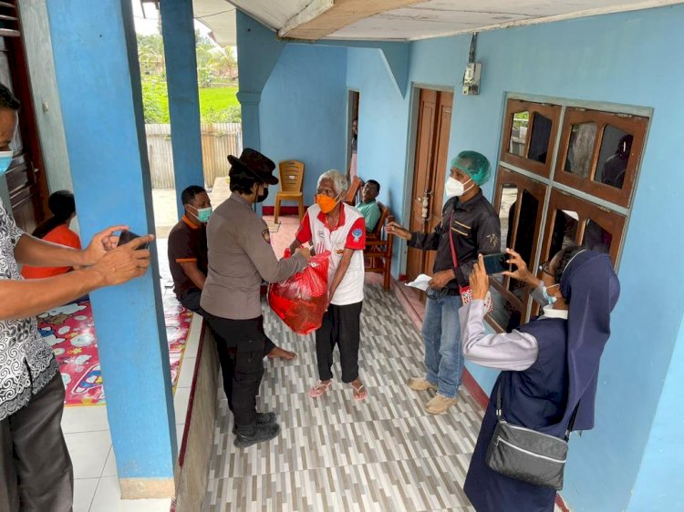 Bersatu dalam Bencana: Personel Polda NTT Berikan Bantuan di Flotim