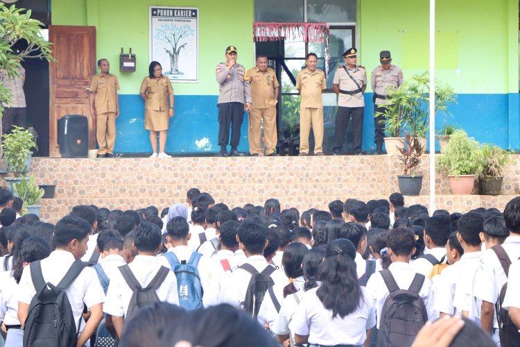 Sambangi SMA Negeri 1 Lobalain, Kapolres Kembali Berikan Motivasi dan Dorong Pemilih Pemula