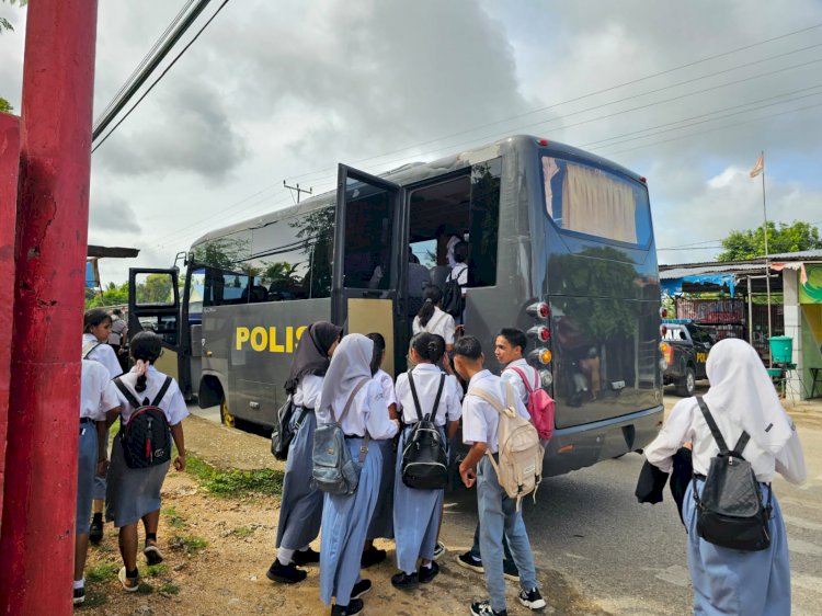 Jelang Pencoblosan, Polres Rote Ndao Fasilitasi Pelajar SMA Negeri 1 Lobalain Rekam e-KTP