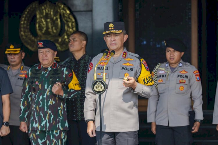 Kapolda Jatim Berangkatkan 50.789 Paket Bantuan Kemanusiaan untuk Warga Terdampak Banjir Jateng