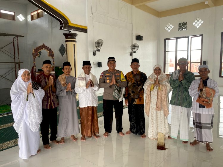 Usai Sholat Juma’at Berjamaah, Kapolres Gelar Jum’at Curhat di Masjid Jamiatul Islamiah Oelaba