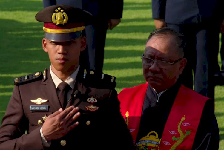 Michael Darmawan Cahyadi Josua,Perwira Remaja Polri Pertama Dan Satu satunya Penganut Konghucu Yang Dilantik Presiden Jokowi