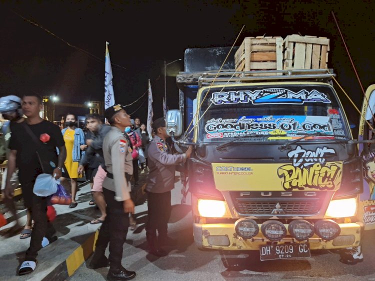 Personel Polsek Pantai Baru Gelar Operasi Pekat Dimalam Hari