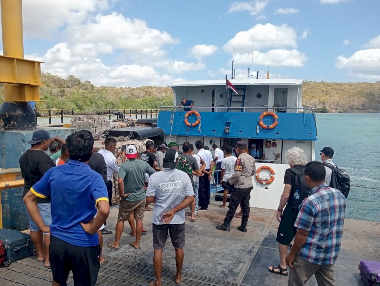 Patroli Preventif Personel Polsek Pantai Baru Amankan Aktifitas Bongkar Muat Penumpang Pada Pelabuhan Pantai baru