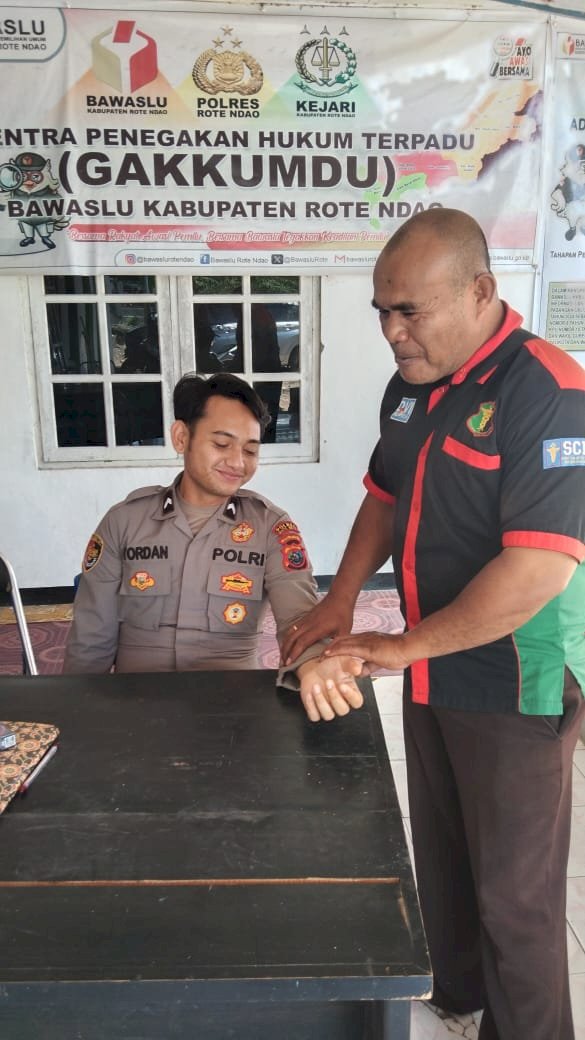 Pastikan Kesiapan Personel Dalam Pelaksanaan PAM OMP Turangga 2024 Paurkes Polres Rote Ndao Cek Kesehatan Personel