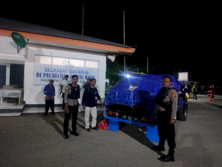Personel Polres Rote Ndao Lakukan Pengawalan Logistik Pilkada Serentak 2024 Kabupaten Rote Ndao