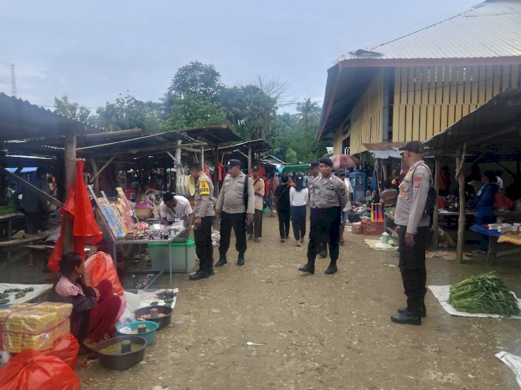 Patroli Polsek Rote Barat Laut Cegah Premanisme di Pasar Busalangga