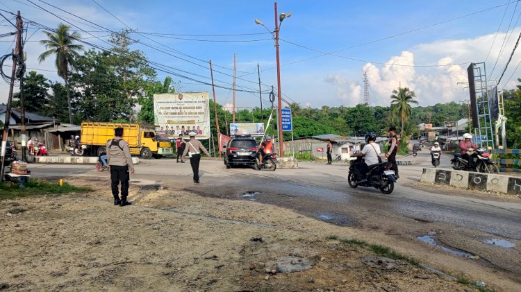 Cegah Kemacetan,Personel Samapta Polres Rote Ndao Lakukan Pengaturan Arus Lalu Lintas