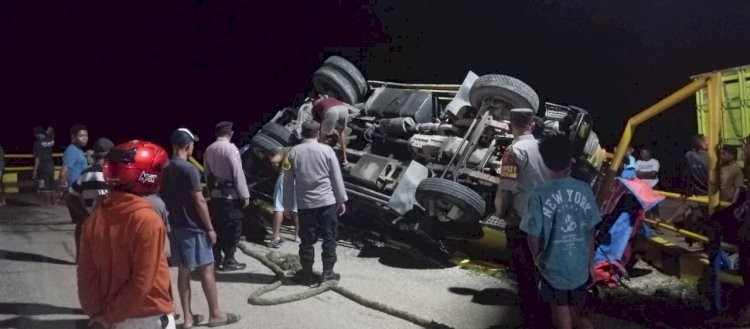 Kasat Lantas Polres Rote Ndao : Laka Tunggal Di Area Pelabuhan Pantai Baru Satu Unit Truck Rusak Berat