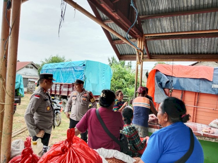 Patroli Preventif Personel Polsek Pantaibaru Pada Pasar MIngguan Olafulihaa