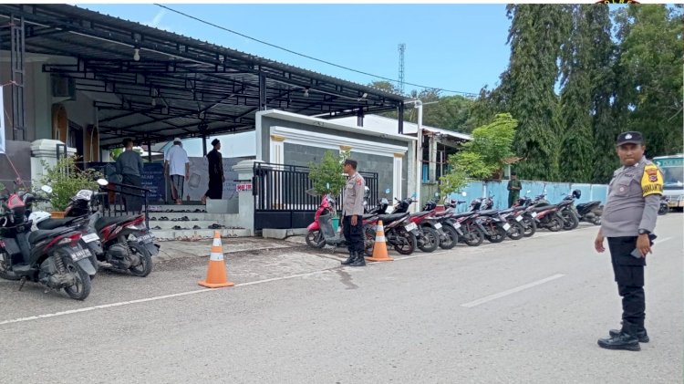 Personel Polsek Lobalain Hadir Untuk Memberikan Rasa Aman Bagi Masyarakat