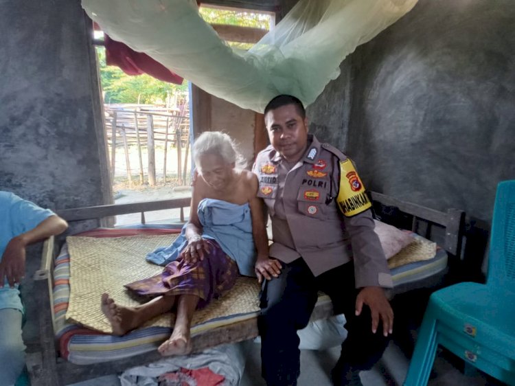 Bhabinkamtibmas Polsek Pantaibaru Melakukan Sambang Ke Rumah Warganya Yang Sakit