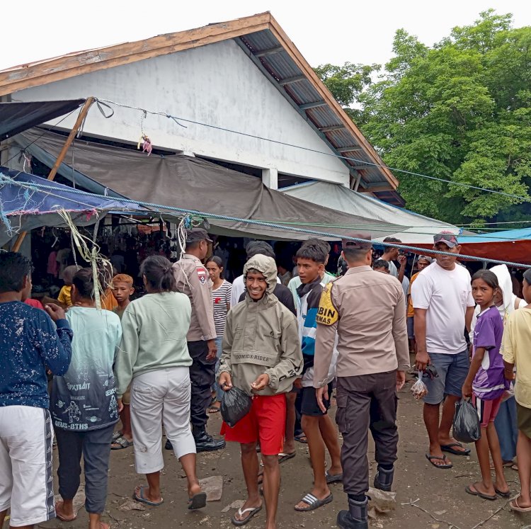 Personel Polsek Rote Barat Daya Monitoring Dan Pengamanan Kegiatan Masyarakat