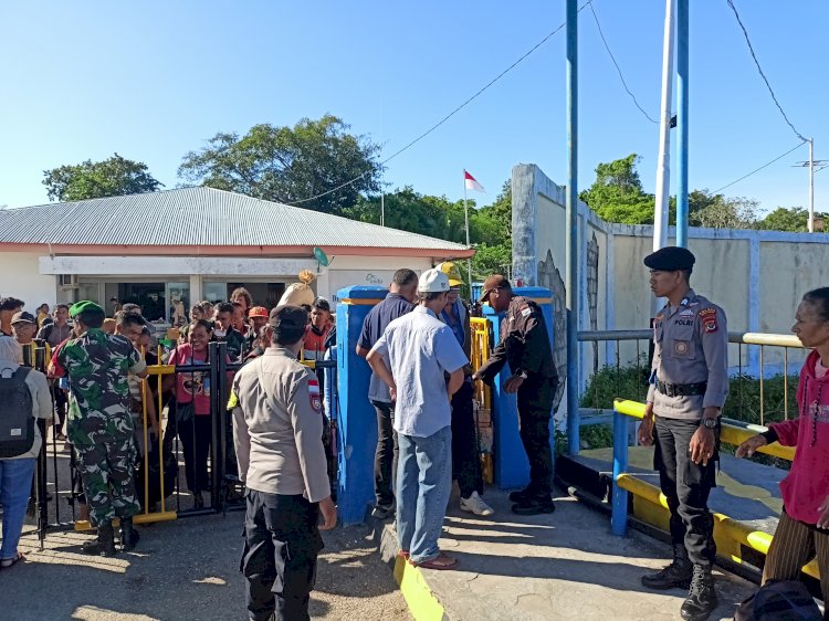 Personel Polsek Pantaibaru Melakukan Pengamanan Ketat Pada Area Pelabuhan