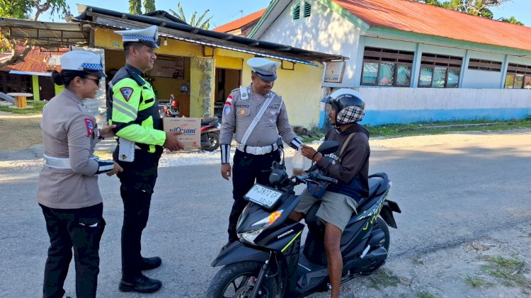 Ramadhan Berkah Bersama Satuan Lalu Lintas Polres Rote Ndao