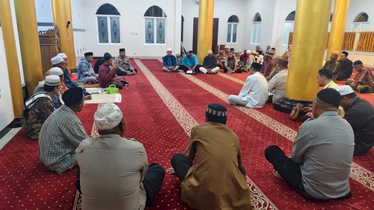Kapolres Rote Ndao : Rangkaian Kegiatan Ramadhan Berkah Polres Rote Ndao Dengan Tadarus Alquran Bersama Jemaah