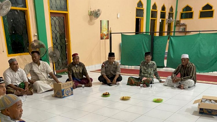 Personel Polsek Rote Timur Bersama Jemaah Mesjid AL Muhajirin Papela Buka Puasa Bersama