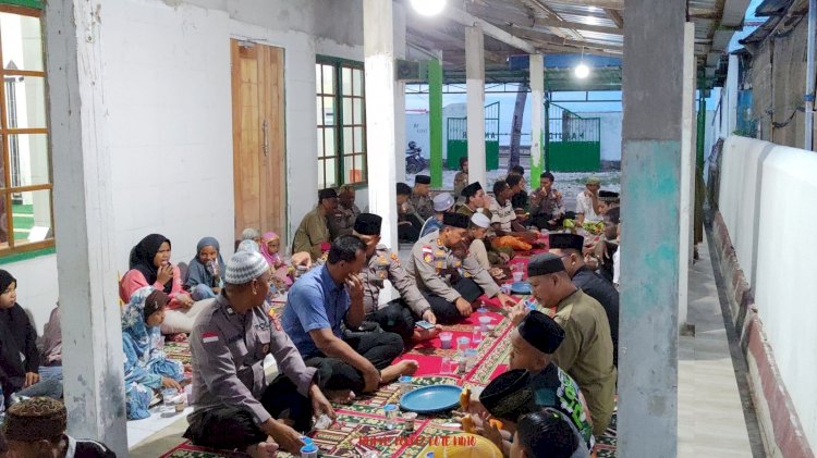 Kapolres Rote Ndao Bersama PJU Menggelar Buka Puasa Bersama Jemaah An Nur Metina