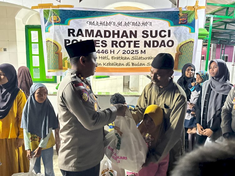 Kapolres Rote Ndao : Bantuan Sosial Bagi Warga Wujud Kepedulian Bagi Sesama Selama Ramadhan