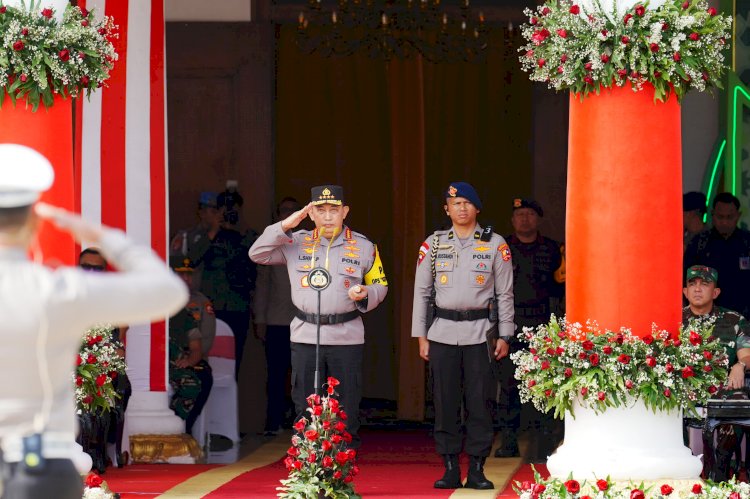 Kapolri Pimpin Apel Gelar Pasukan Operasi Ketupat 2025 di Surabaya