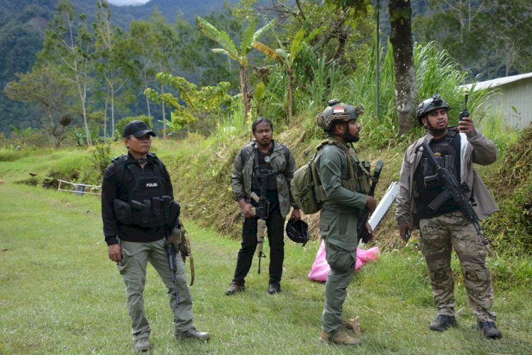Polri Lakukan Olah TKP Penyerangan Terhadap Guru dan Tenaga Kesehatan di Yahukimo oleh KKB