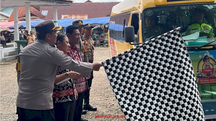 Kapolres Rote Ndao dan Wakil Bupati Rote Ndao Melepas Angkutan Mudik Gratis Bagi Warga
