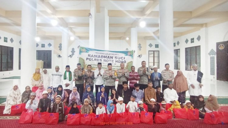 Wujud Kepedulian Bagi Sesama Di Bulan Suci Ramadhan, Kapolres Rote Ndao Berikan Bantuan Bagi Anak Yatim