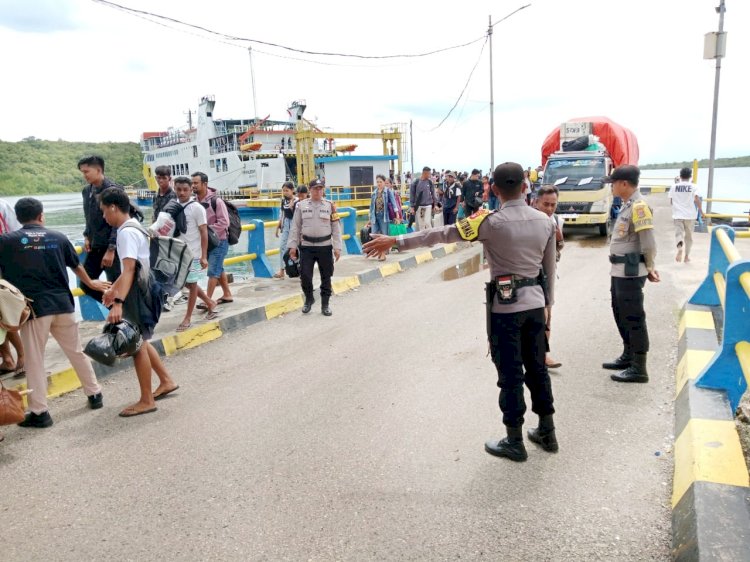 587 Penumpang Arus Balik Tiba Dan Berangkat Melalui Pelabuhan Pantaibaru