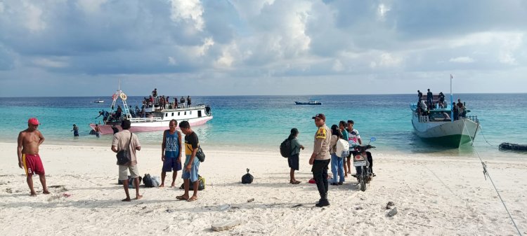 Monitoring Penumpang Dari Pelabuhan Rakyat Ndao, Operasi Ketupat Turangga 2025